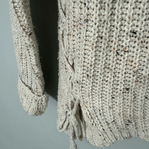 Cable sweater in cream and multi yarn with side tie detailing - Picture 2 of 5